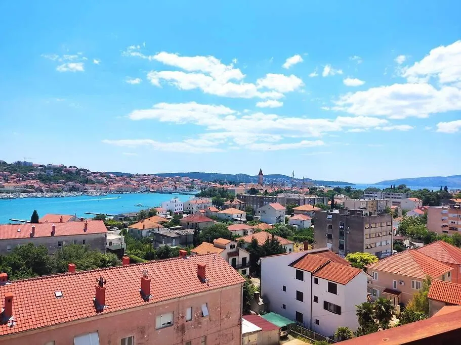 Bird View Apartment Carlissima Trogir 0*,